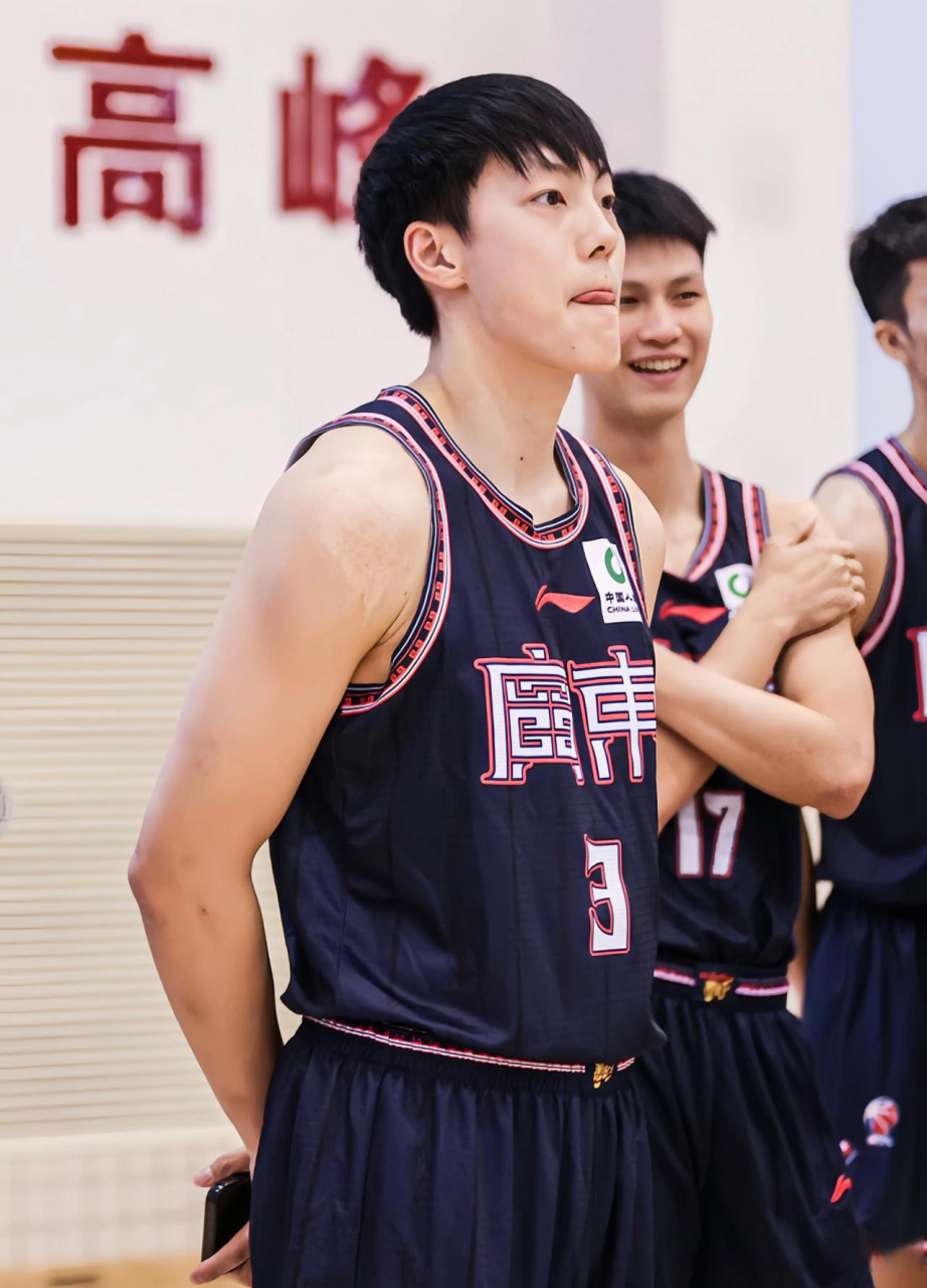 ayx-关于赛地聚焦——CBA季后赛清晨热度飙升；广东宏远战术微调；球迷炸锅；赛程密集仍需轮换的信息